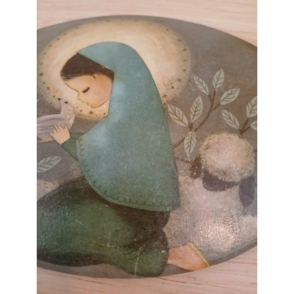 Vintage Painted Oval Plaque Little Girl Holding Bird with Sheep Praying - Picture 9 of 10
